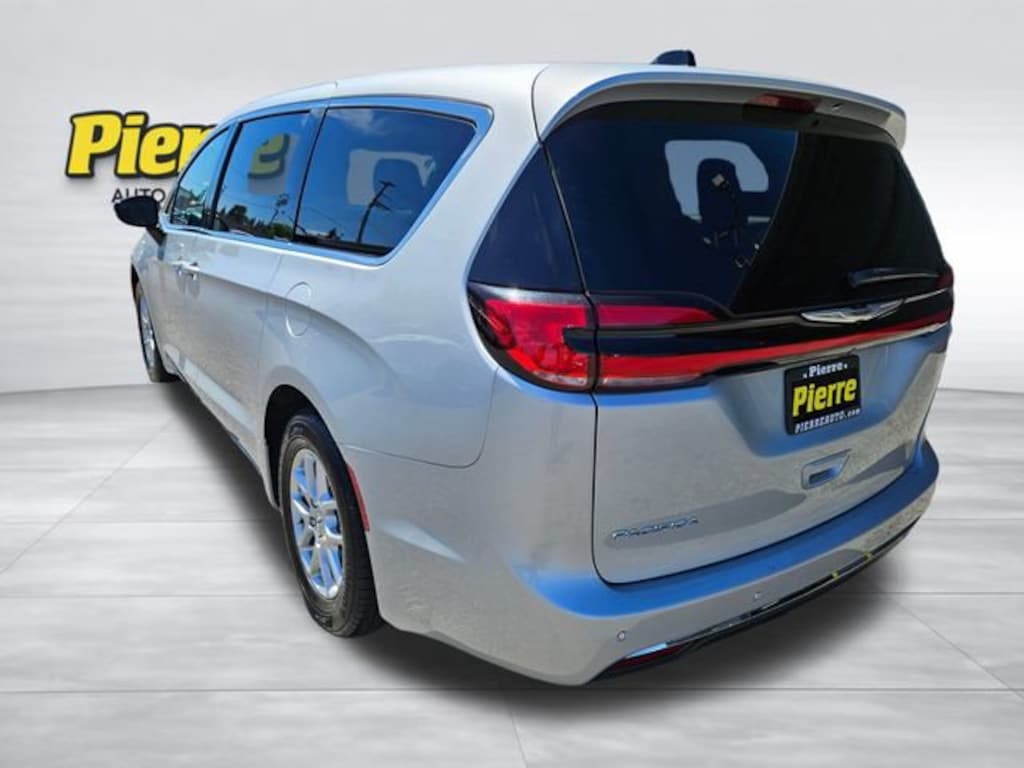Used 2024 Chrysler Pacifica Touring L