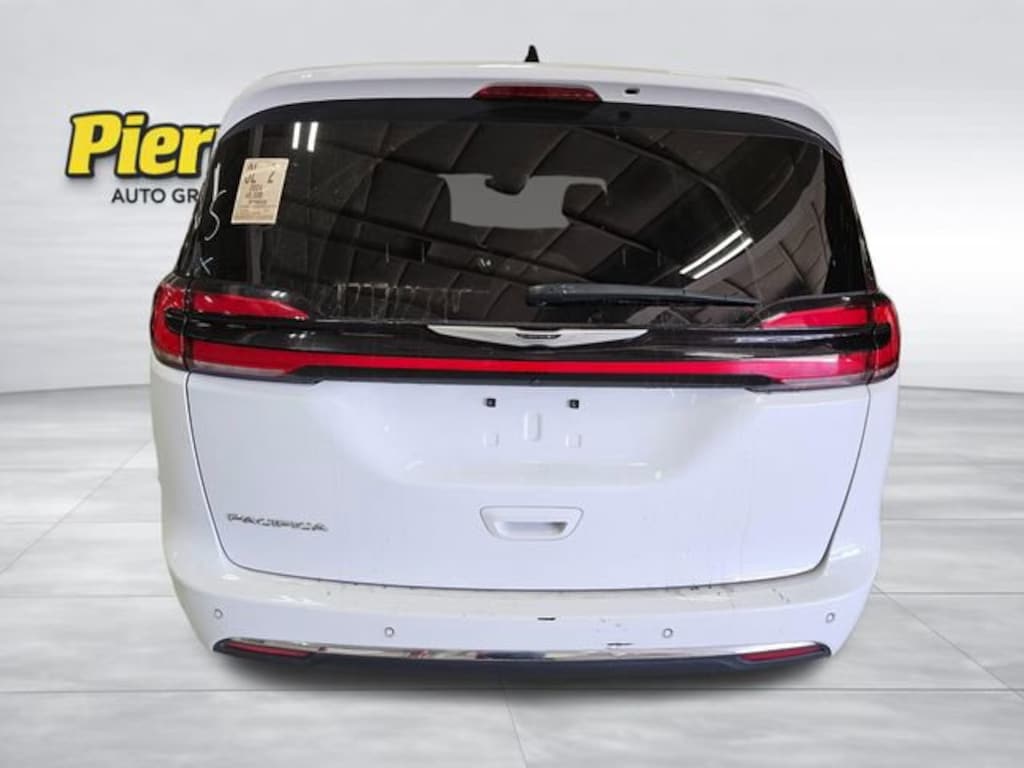 Used 2024 Chrysler Pacifica Touring L