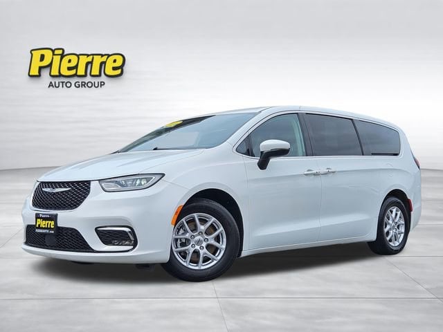 2023 Chrysler Pacifica Touring L's photo