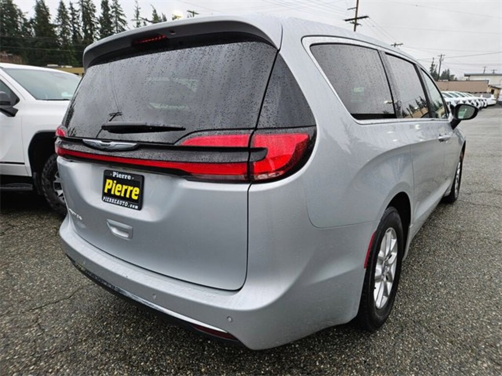 Used 2024 Chrysler Pacifica Touring L
