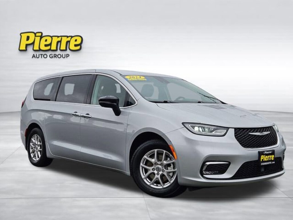 Used 2024 Chrysler Pacifica Touring L