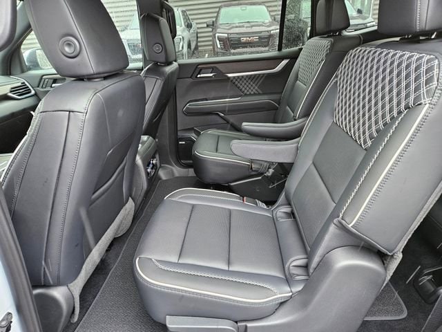 2026 GMC Acadia Denali - Photo 15