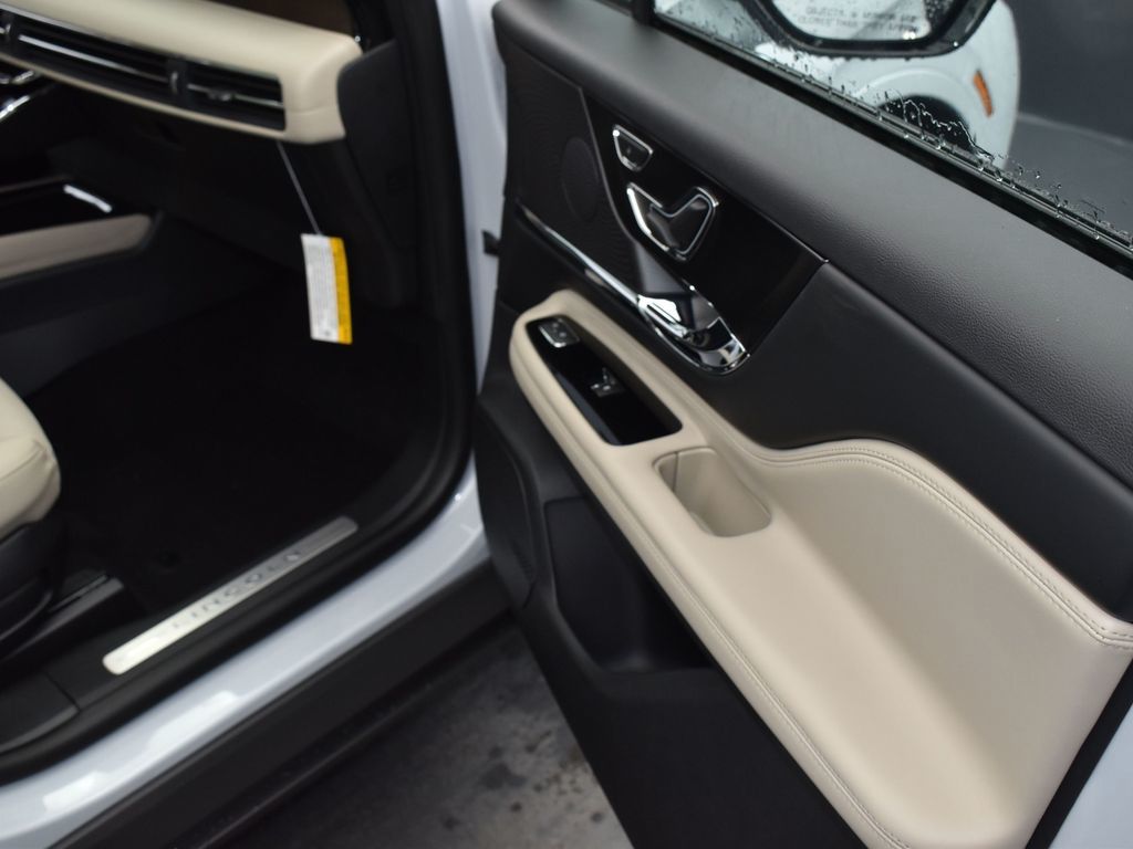 2025 Lincoln Corsair Grand Touring - Photo 16