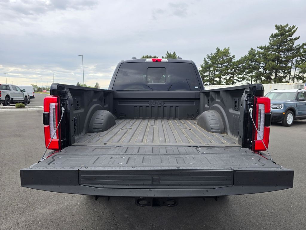 2025 Ford F-350 Super Duty Platinum - Photo 31