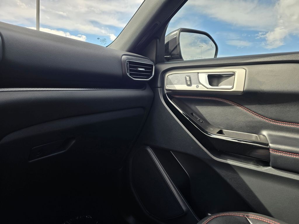 2023 Ford Explorer ST-LINE - Photo 29