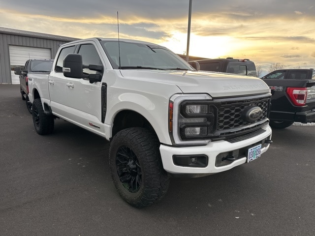 2025 Ford F-250 Super Duty Lariat's photo