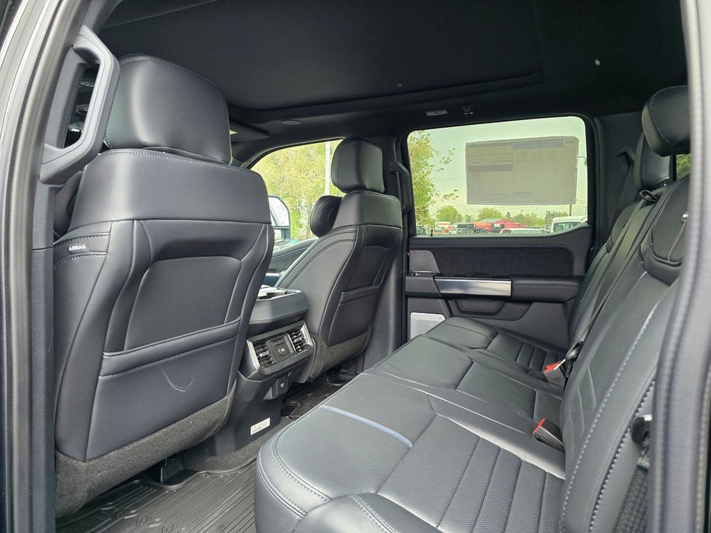 2025 Ford F-350 Super Duty Platinum - Photo 11