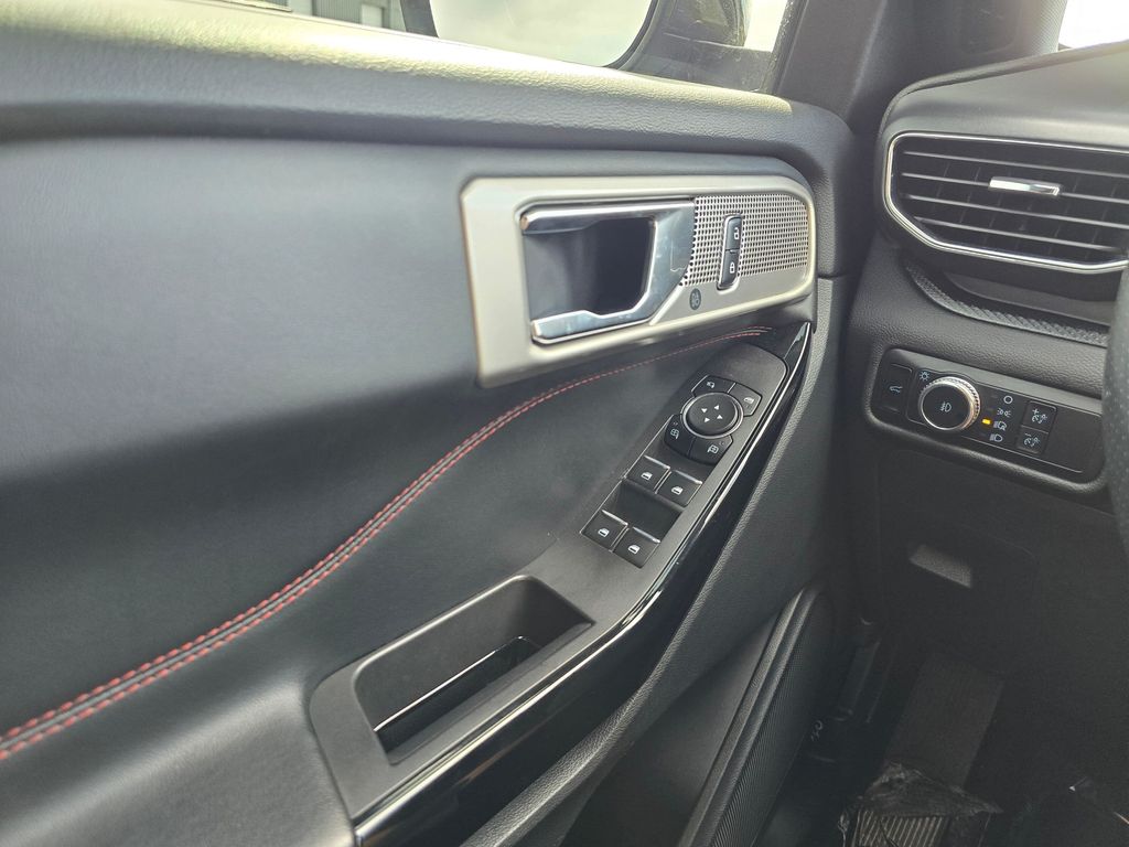 2023 Ford Explorer ST-LINE - Photo 31