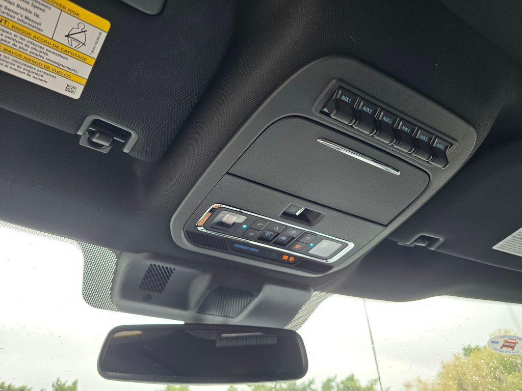2025 Ford F-350 Super Duty Platinum - Photo 28