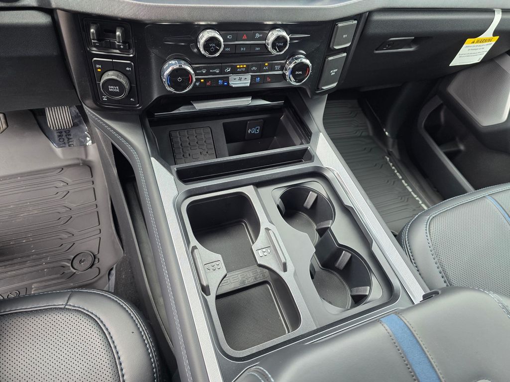 2025 Ford F-350 Super Duty Platinum - Photo 24