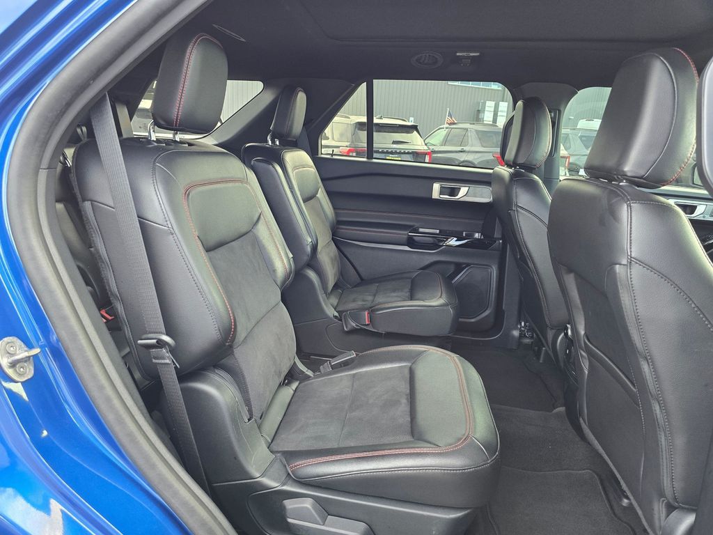 2023 Ford Explorer ST-LINE - Photo 16