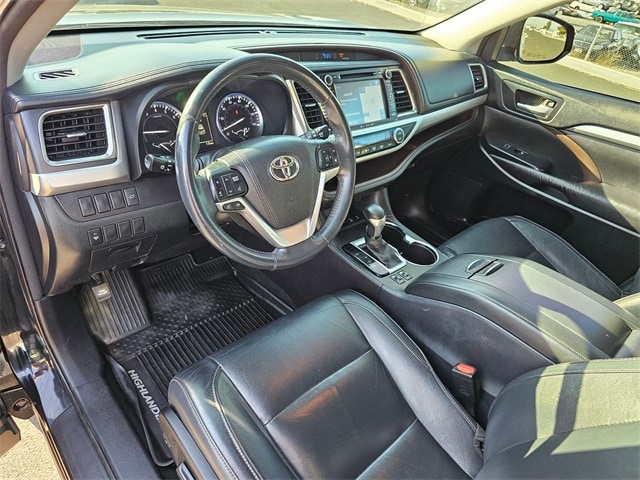 Used 2016 Toyota Highlander XLE with VIN 5TDJKRFH9GS228053 for sale in Hermiston, OR