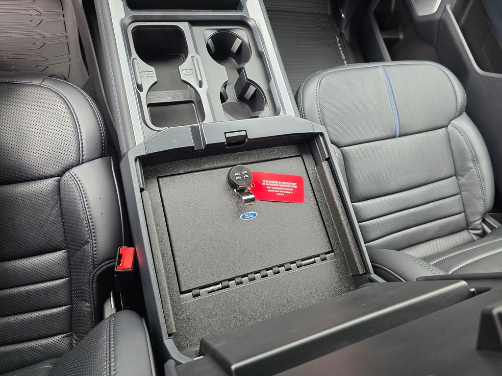 2025 Ford F-350 Super Duty Platinum - Photo 26