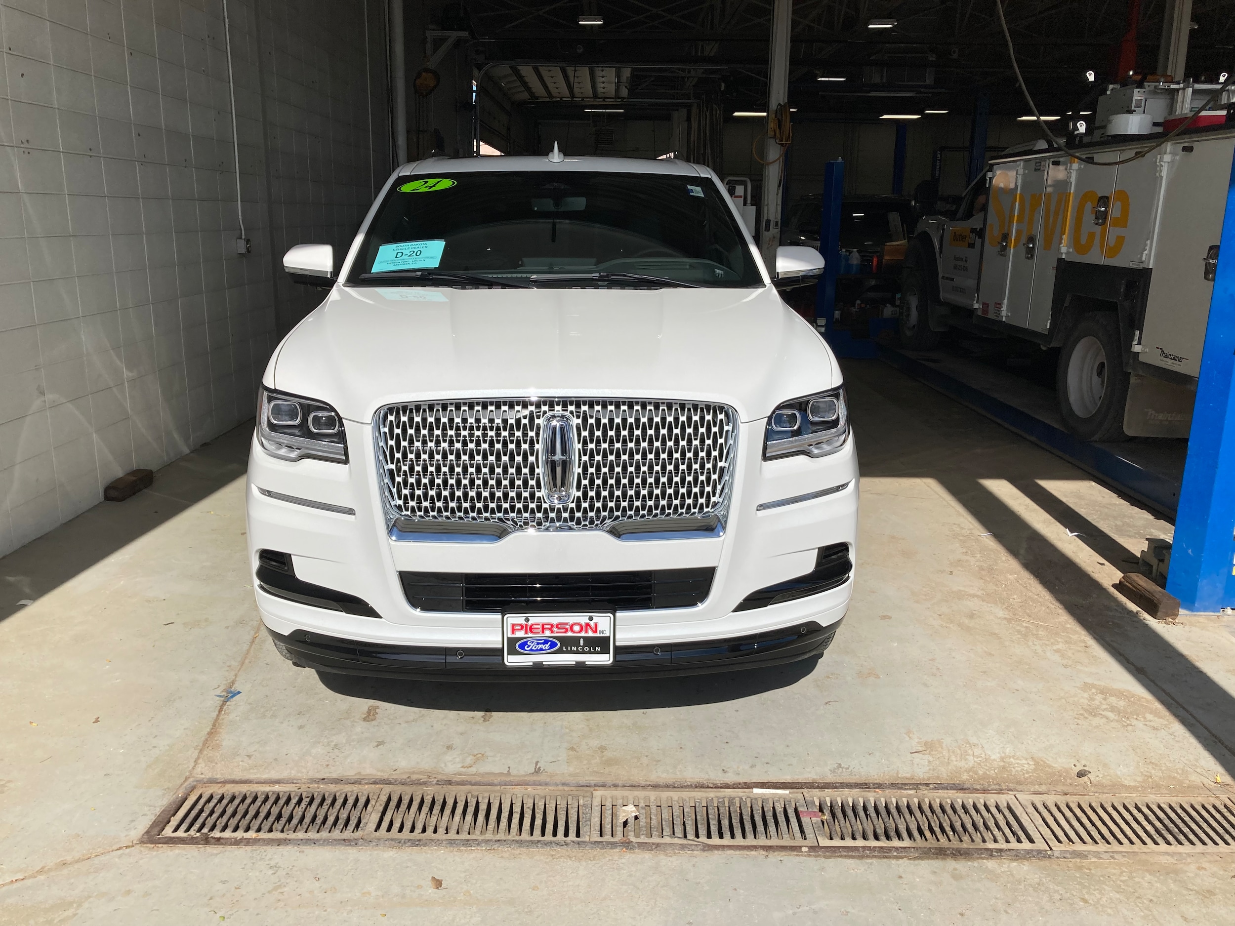 Used 2024 Lincoln Navigator Reserve L with VIN 5LMJJ3LG5REL13307 for sale in Aberdeen, SD