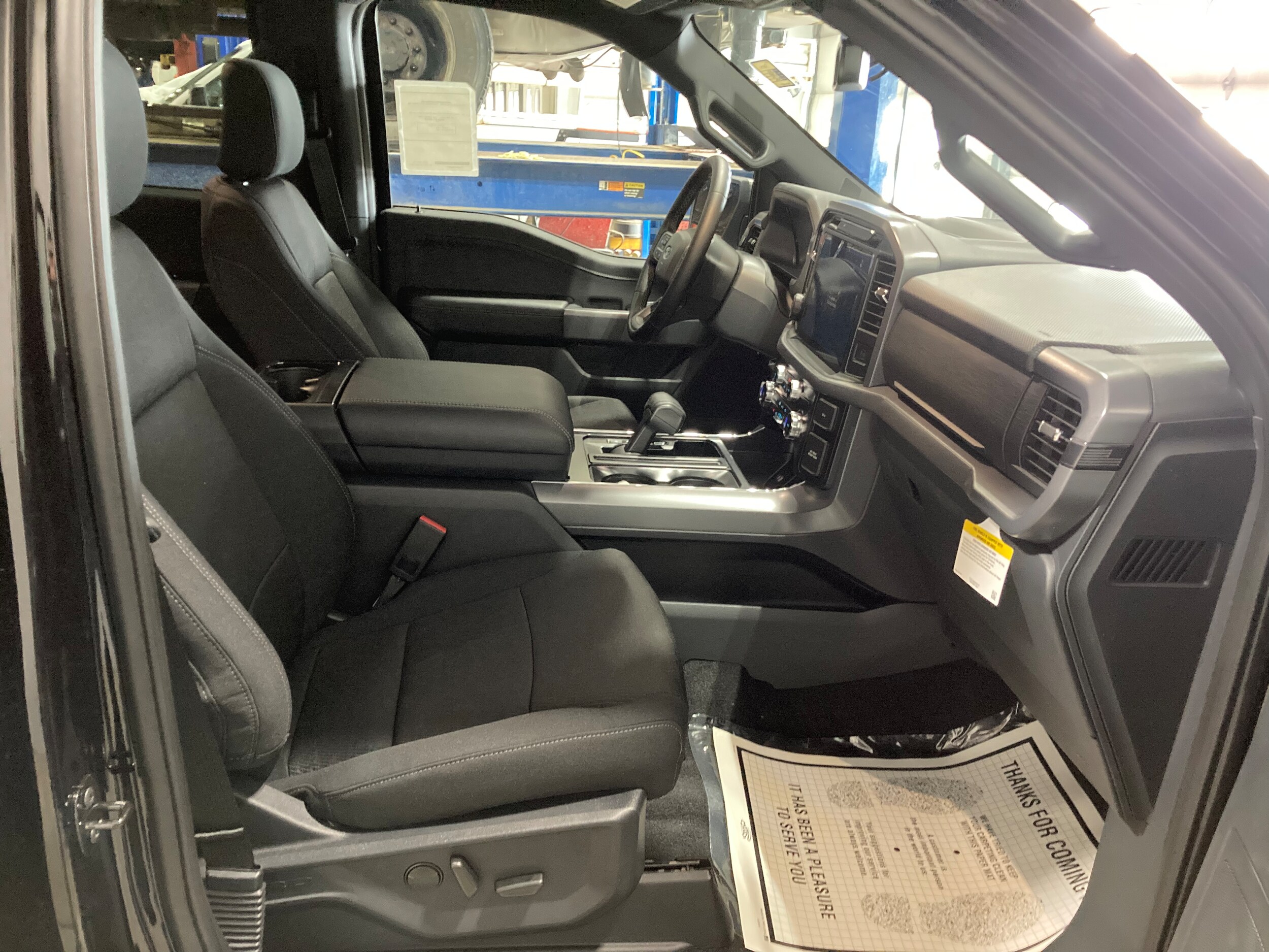 2025 Ford F-150 XLT photo 4