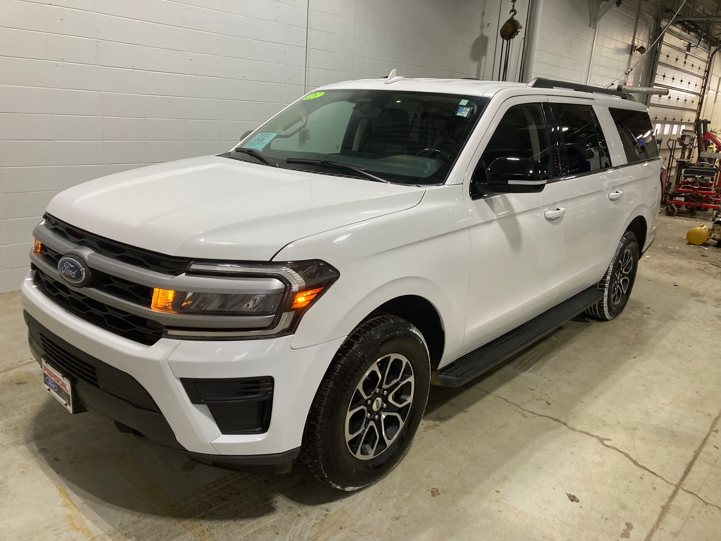 2023 Ford Expedition XLT's photo