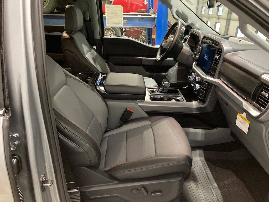 New 2025 Ford F-150 Lariat Truck