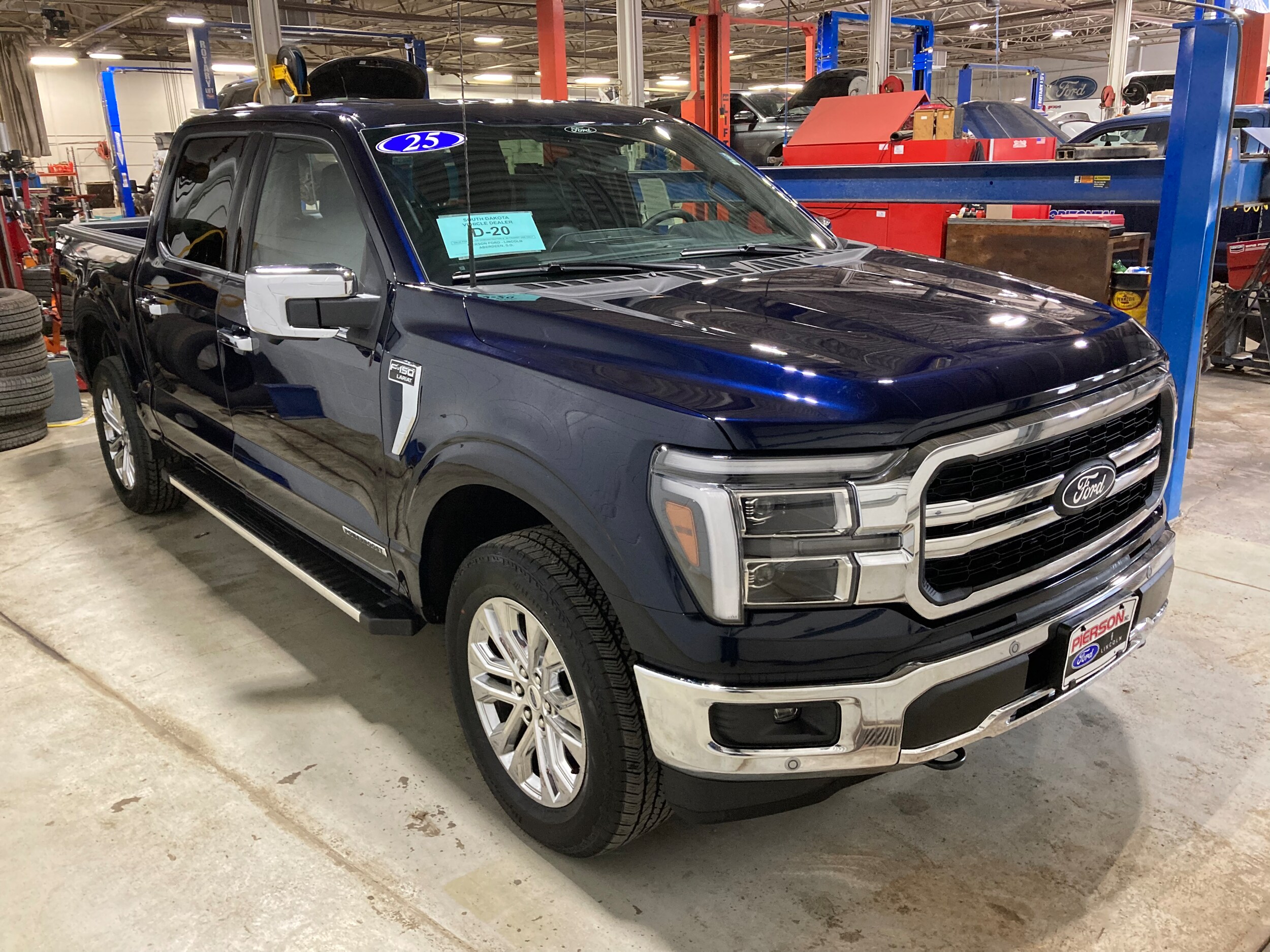 2025 Ford F-150 Lariat photo 3