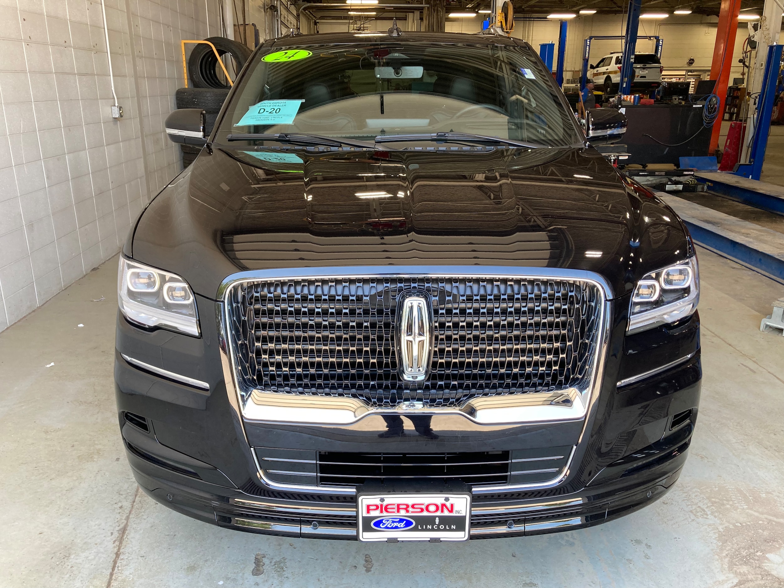 Used 2024 Lincoln Navigator Reserve L with VIN 5LMJJ3LG6REL17771 for sale in Aberdeen, SD