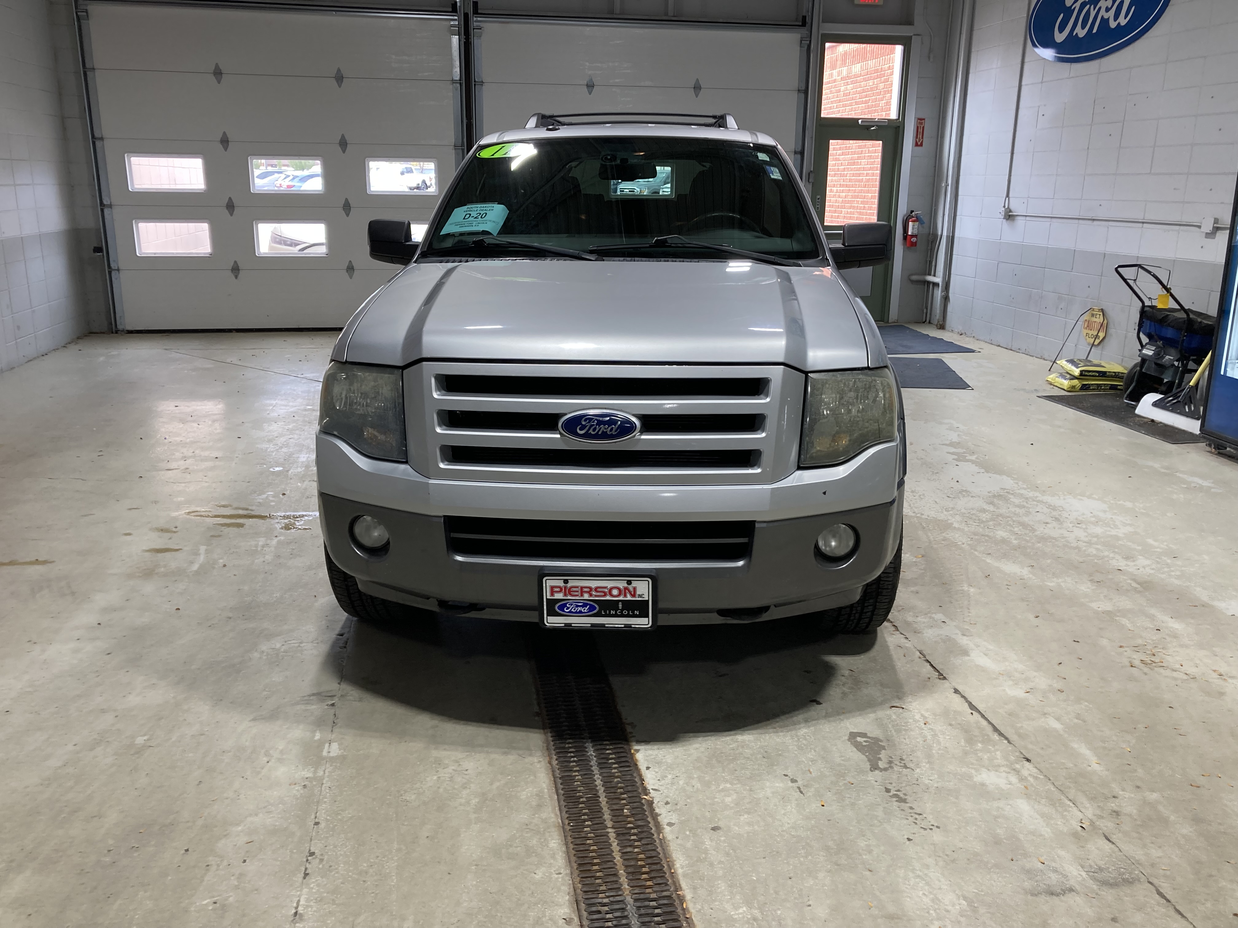 Used 2011 Ford Expedition XLT with VIN 1FMJU1J56BEF34968 for sale in Aberdeen, SD
