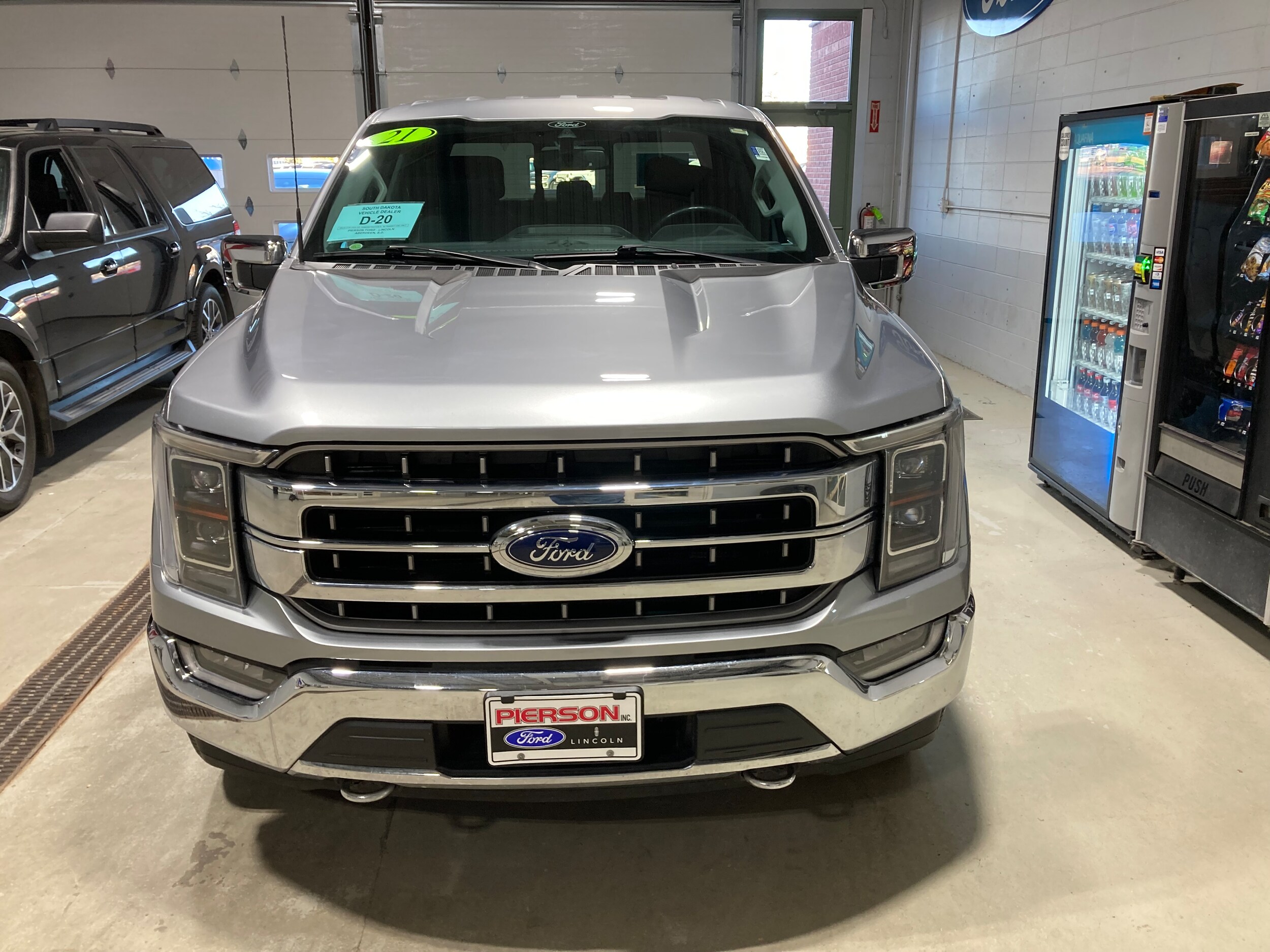 2021 Ford F-150 Lariat photo 2