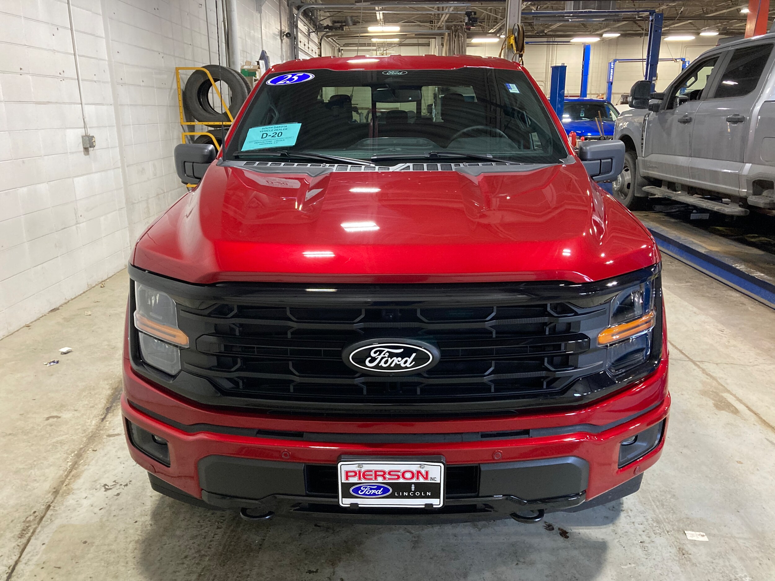 2025 Ford F-150 XLT photo 2