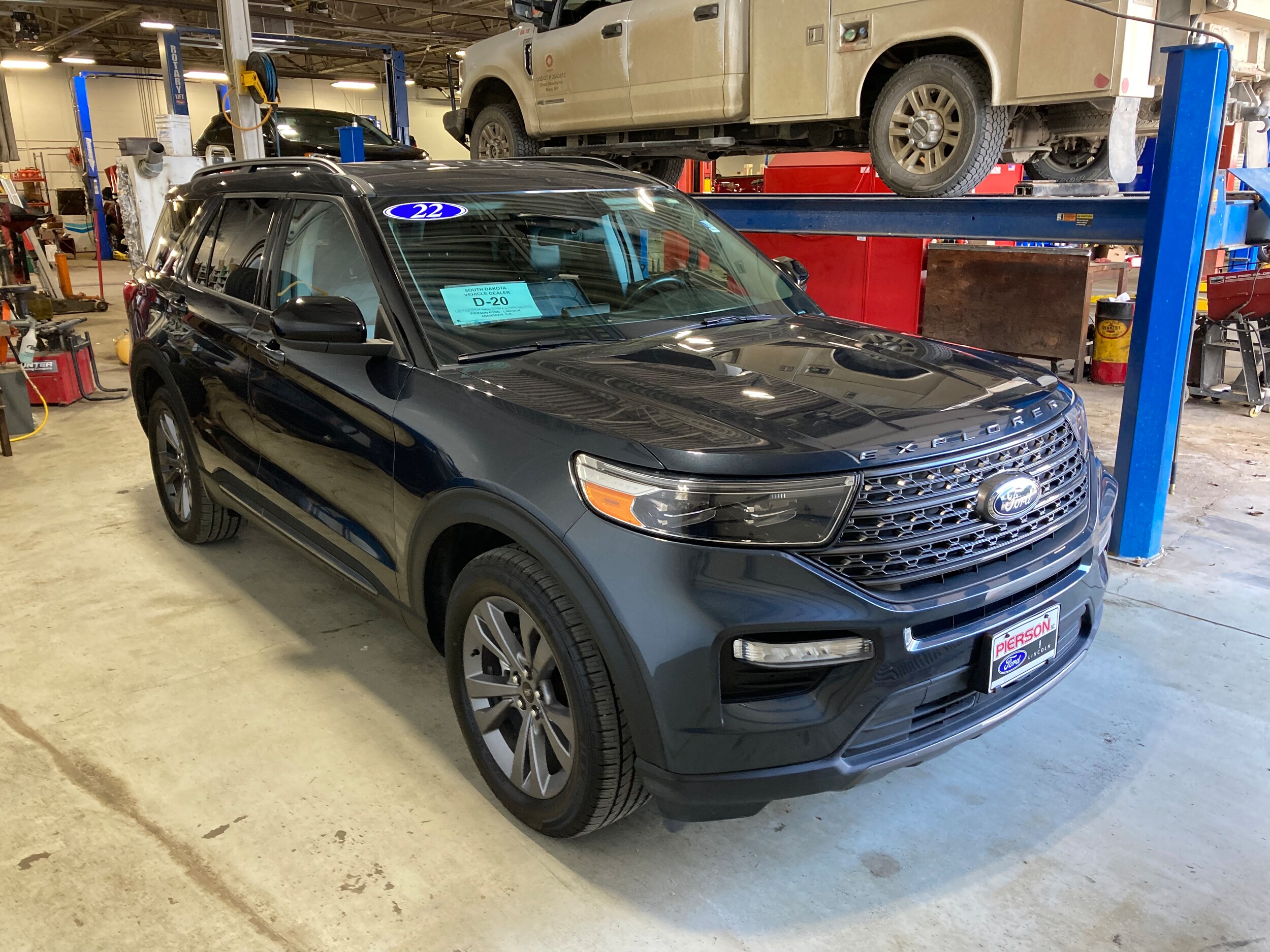 2022 Ford Explorer XLT photo 2