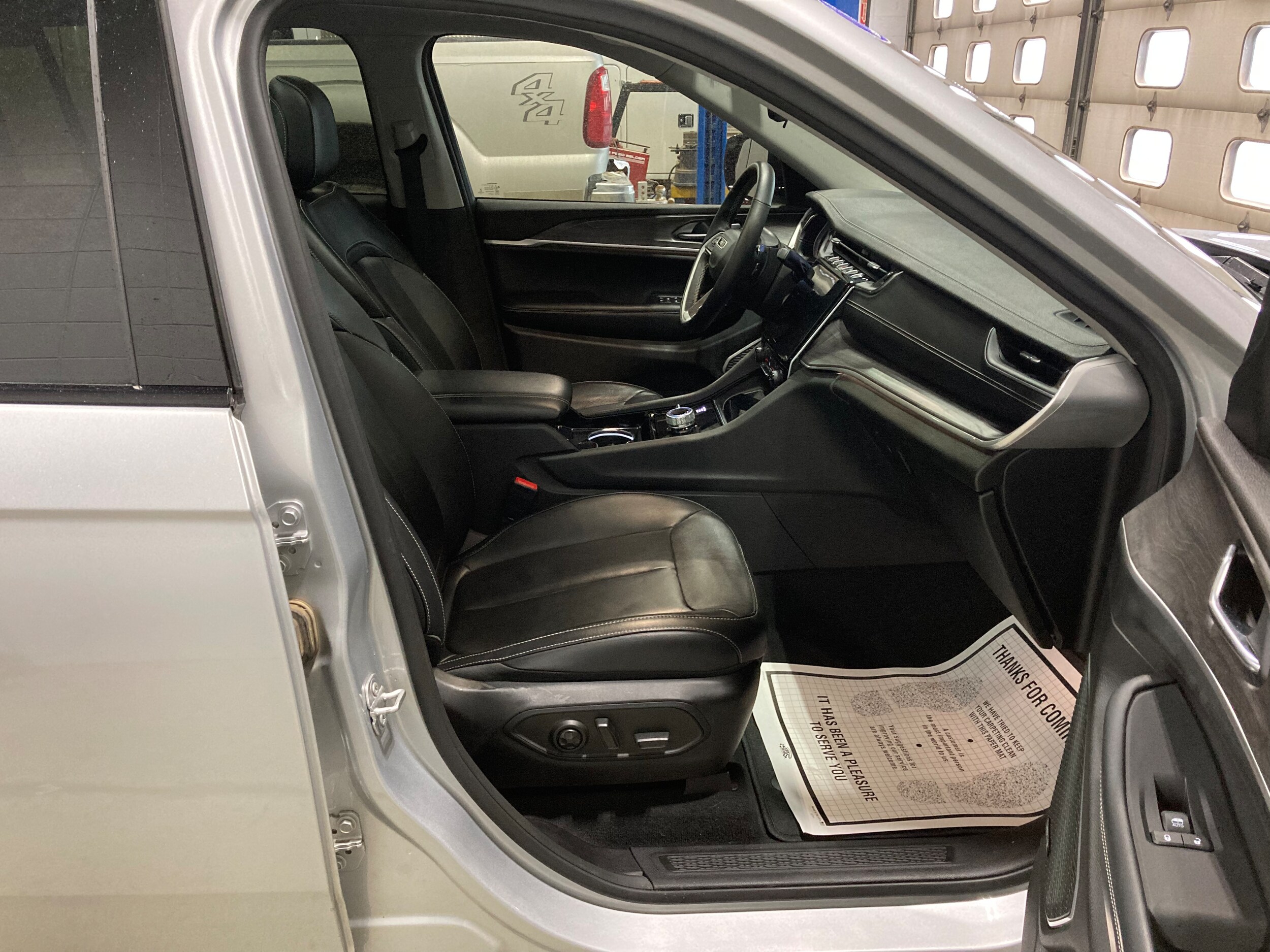 2022 Jeep Grand Cherokee Limited photo 4