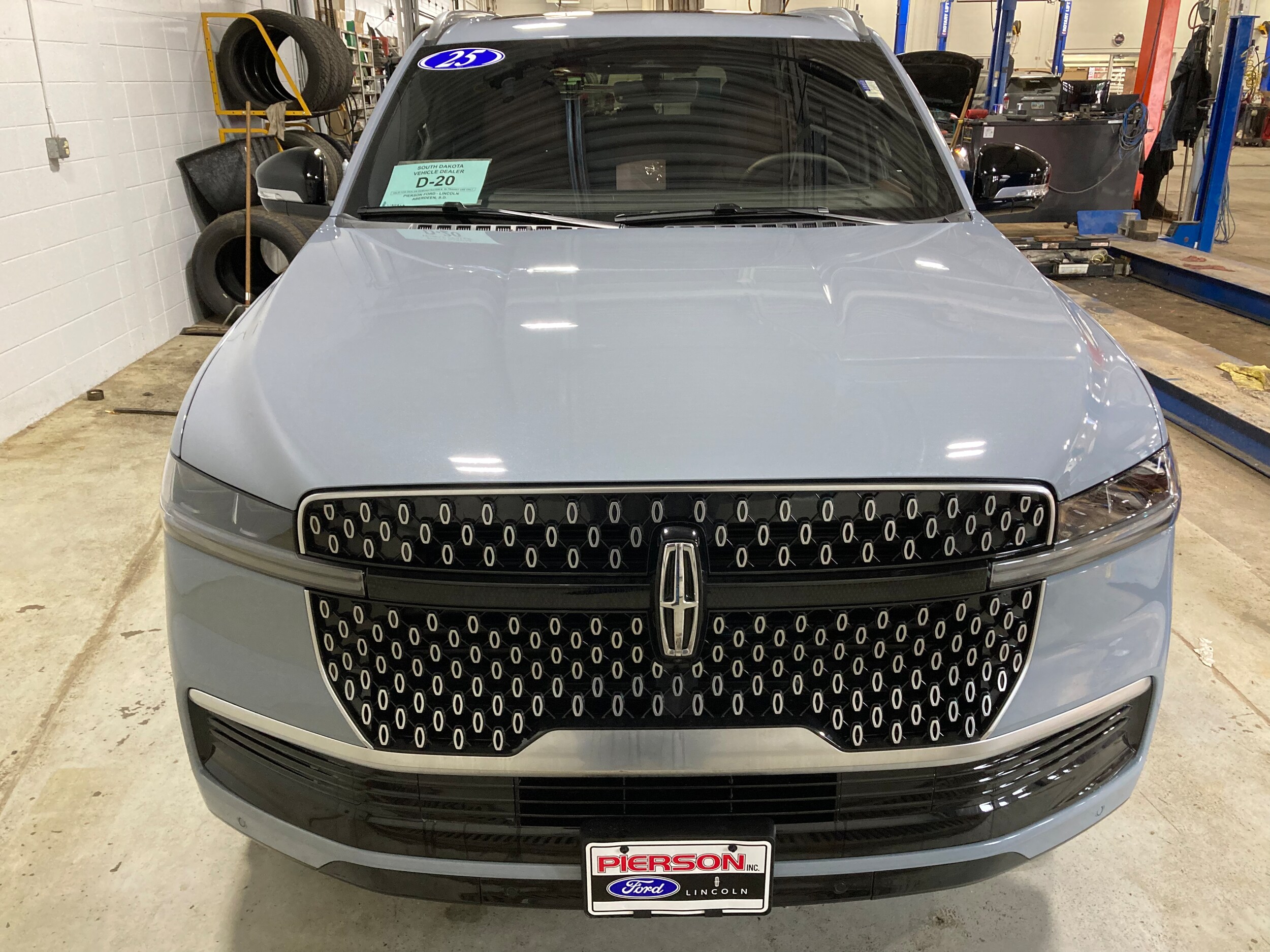 2025 Lincoln Navigator L Reserve photo 2