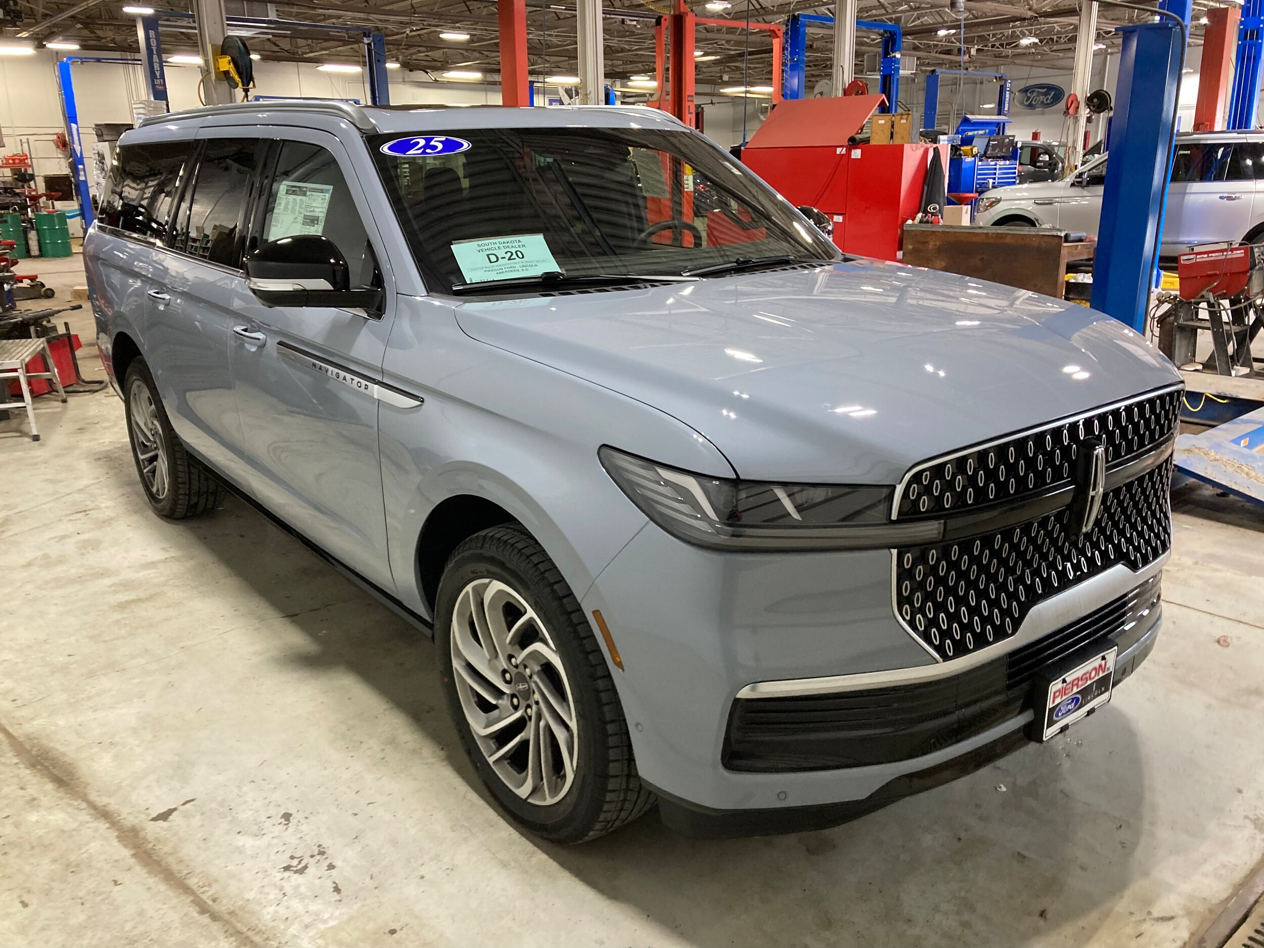 2025 Lincoln Navigator L Reserve photo 3