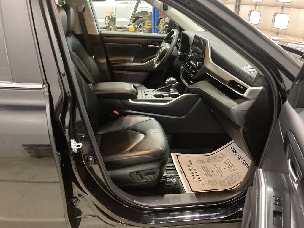 Used 2023 Toyota Highlander XLE SUV