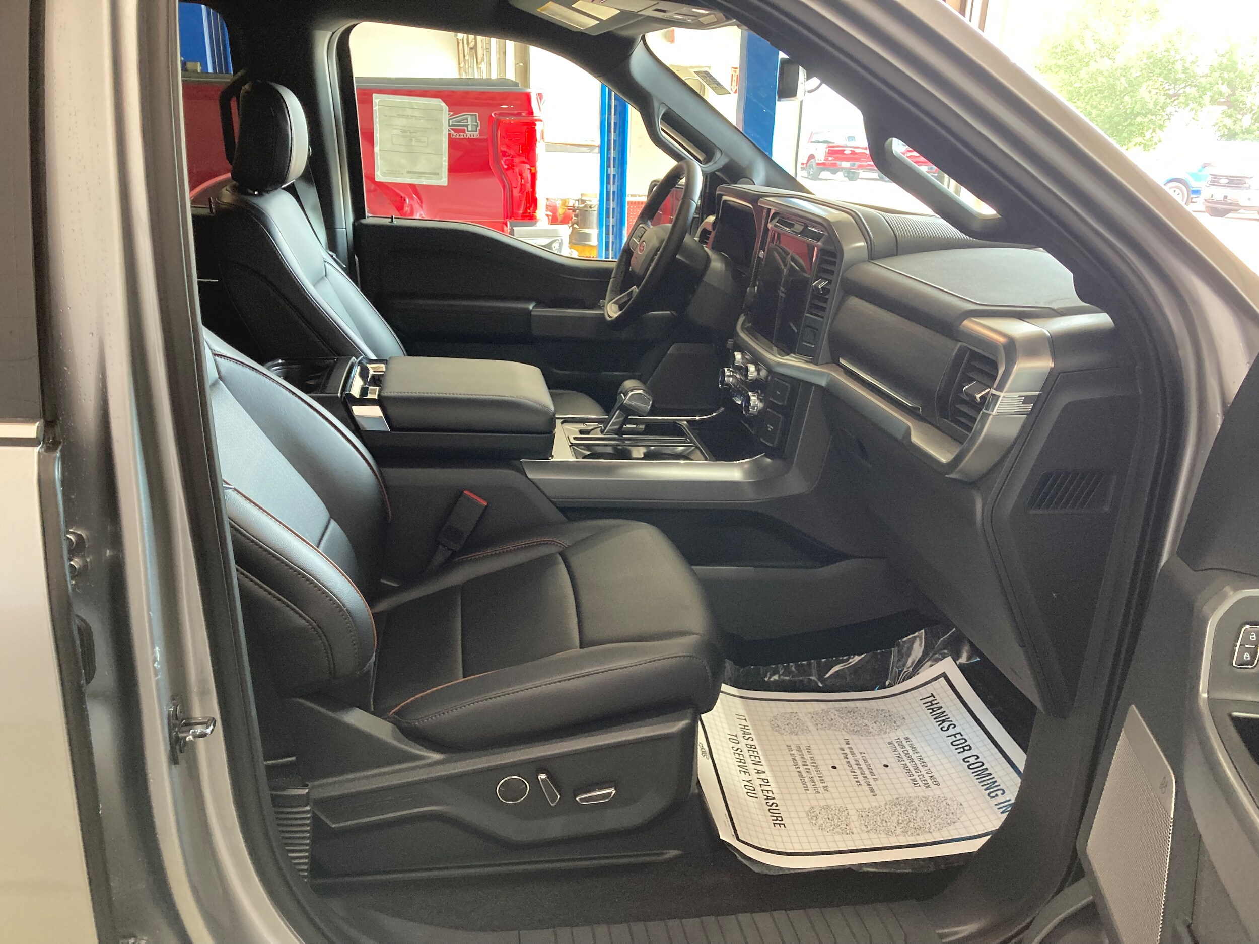2025 Ford F-150 Lariat photo 4