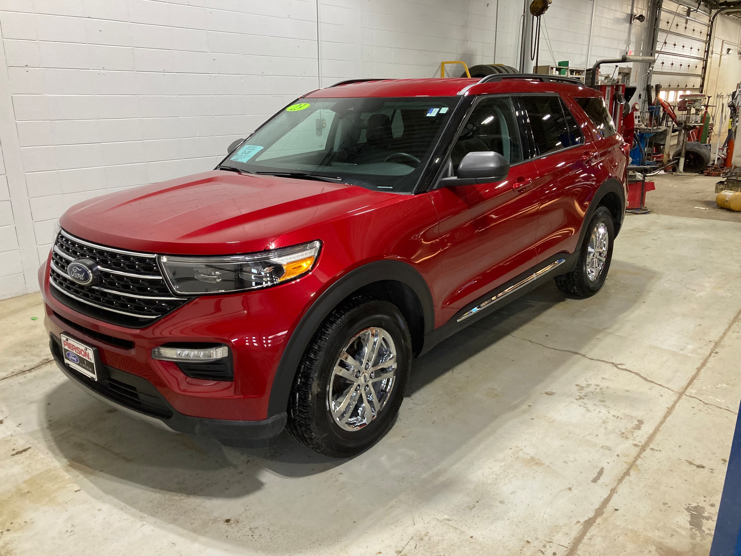 2023 Ford Explorer XLT 4WD's photo