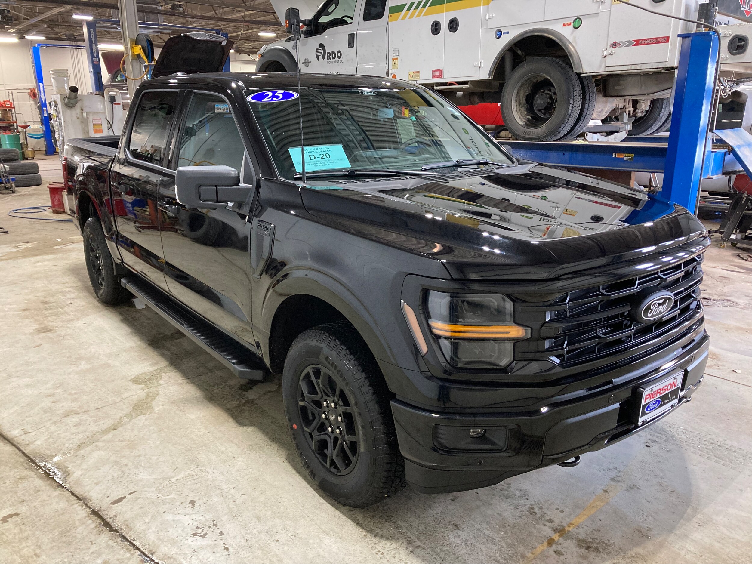 2025 Ford F-150 XLT photo 3