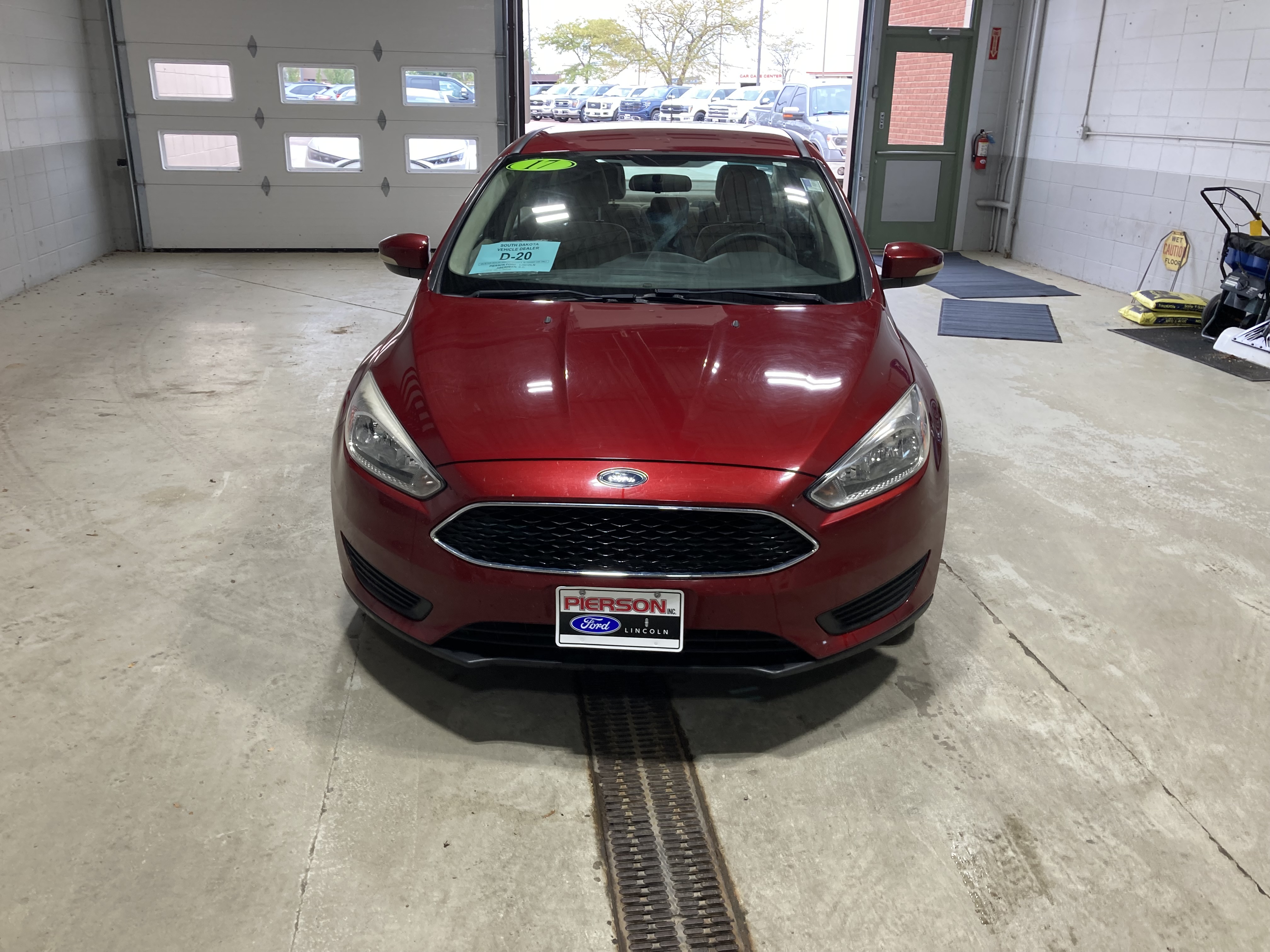 Used 2017 Ford Focus SE with VIN 1FADP3F29HL319341 for sale in Aberdeen, SD