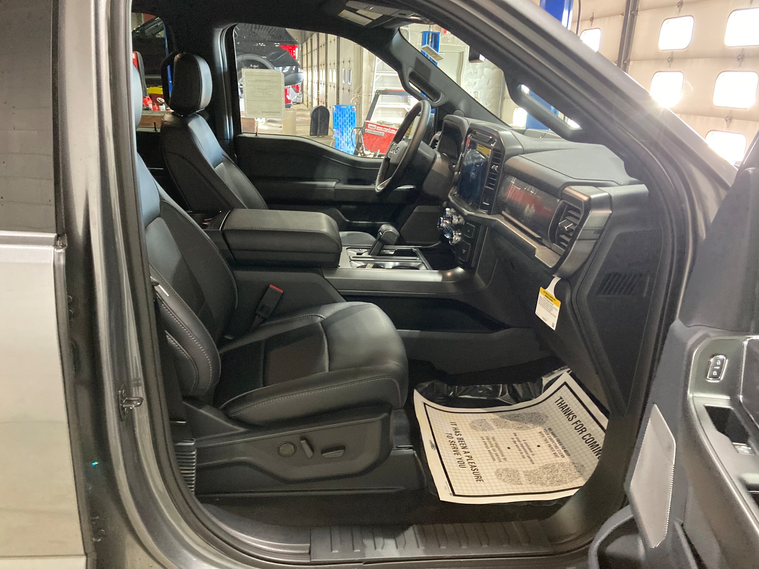 2025 Ford F-150 Lariat photo 4