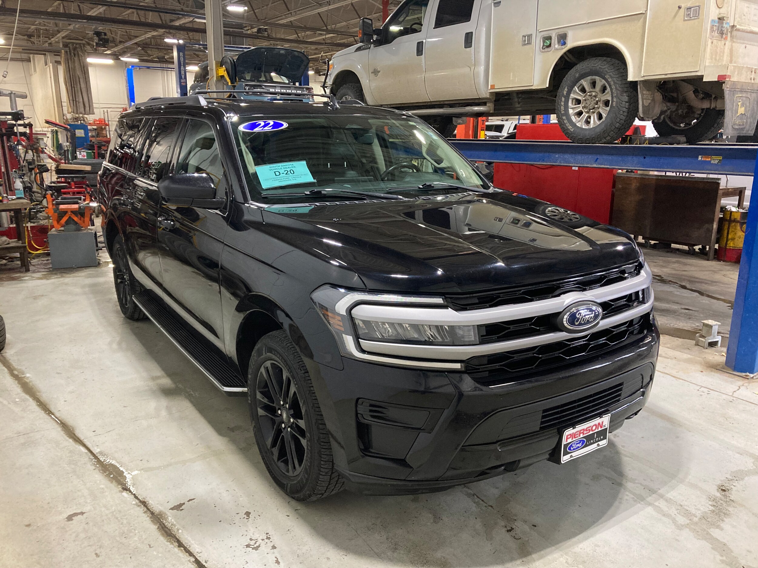 2022 Ford Expedition MAX XLT photo 3