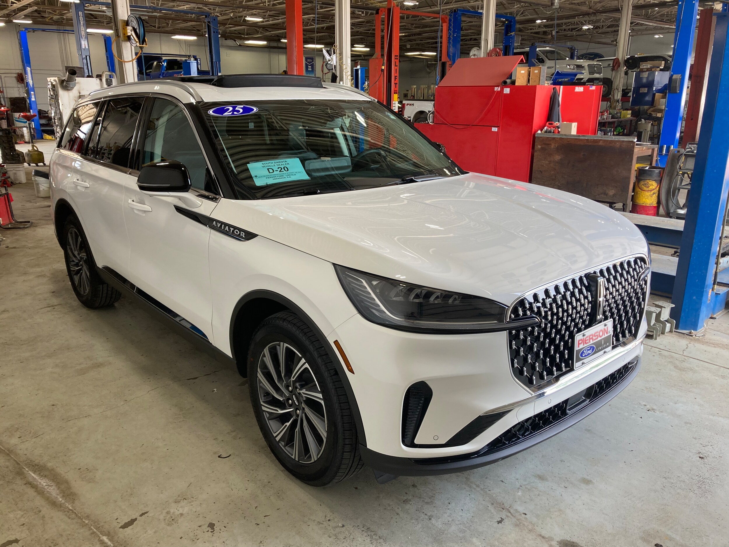 2025 Lincoln Aviator Premiere photo 3