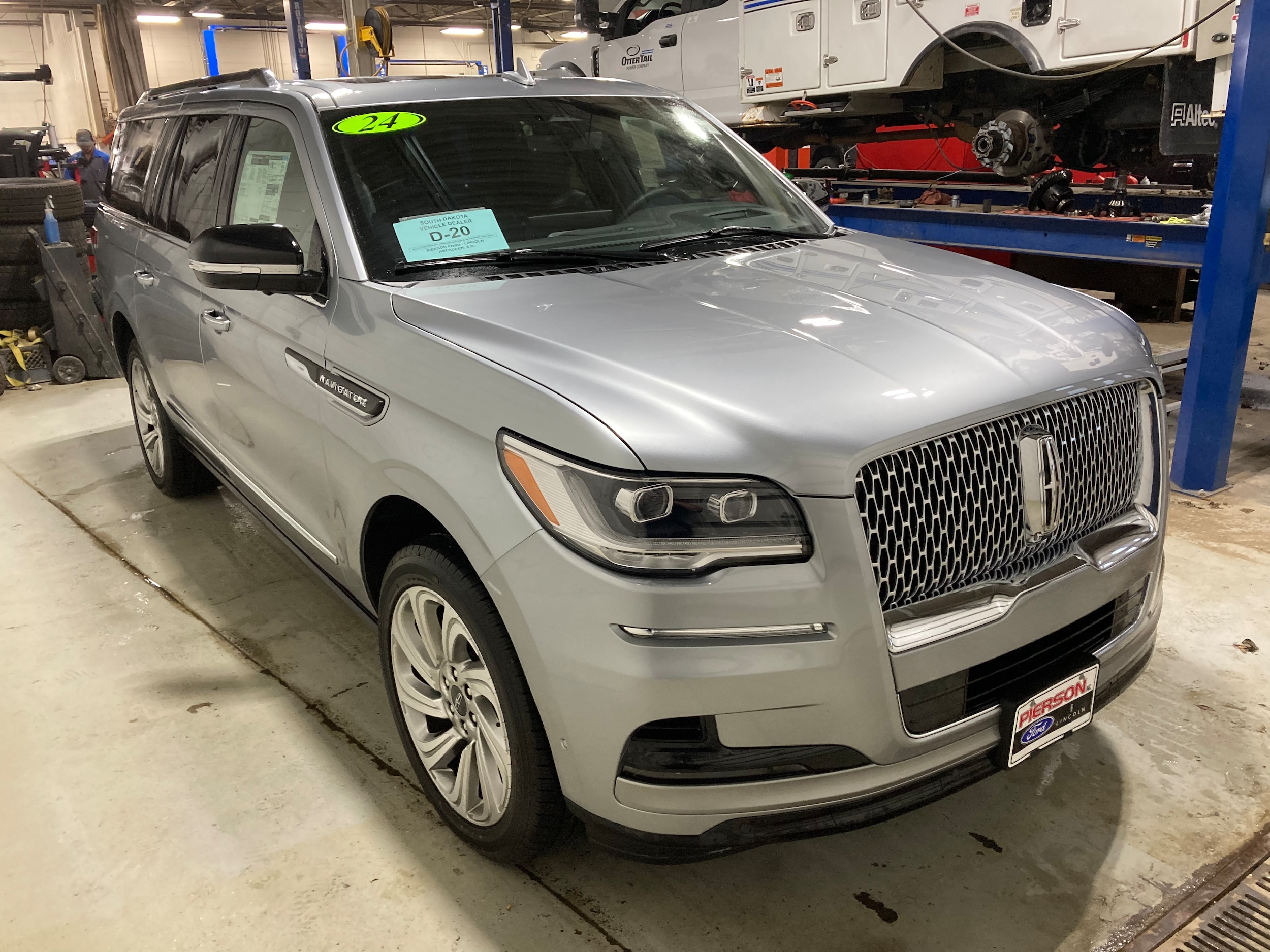 Used 2024 Lincoln Navigator Reserve L with VIN 5LMJJ3LG4REL13542 for sale in Aberdeen, SD