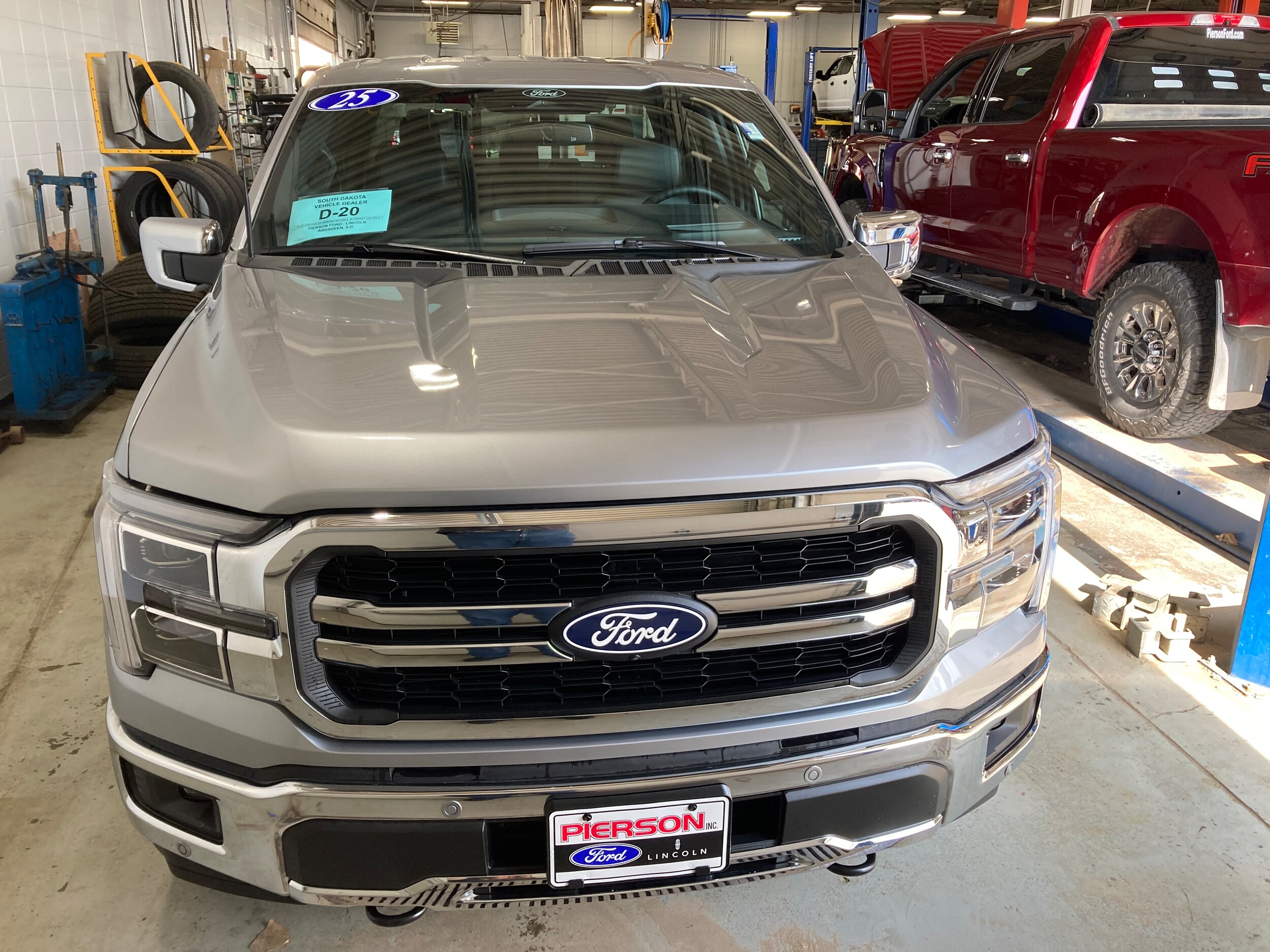2025 Ford F-150 Lariat photo 2