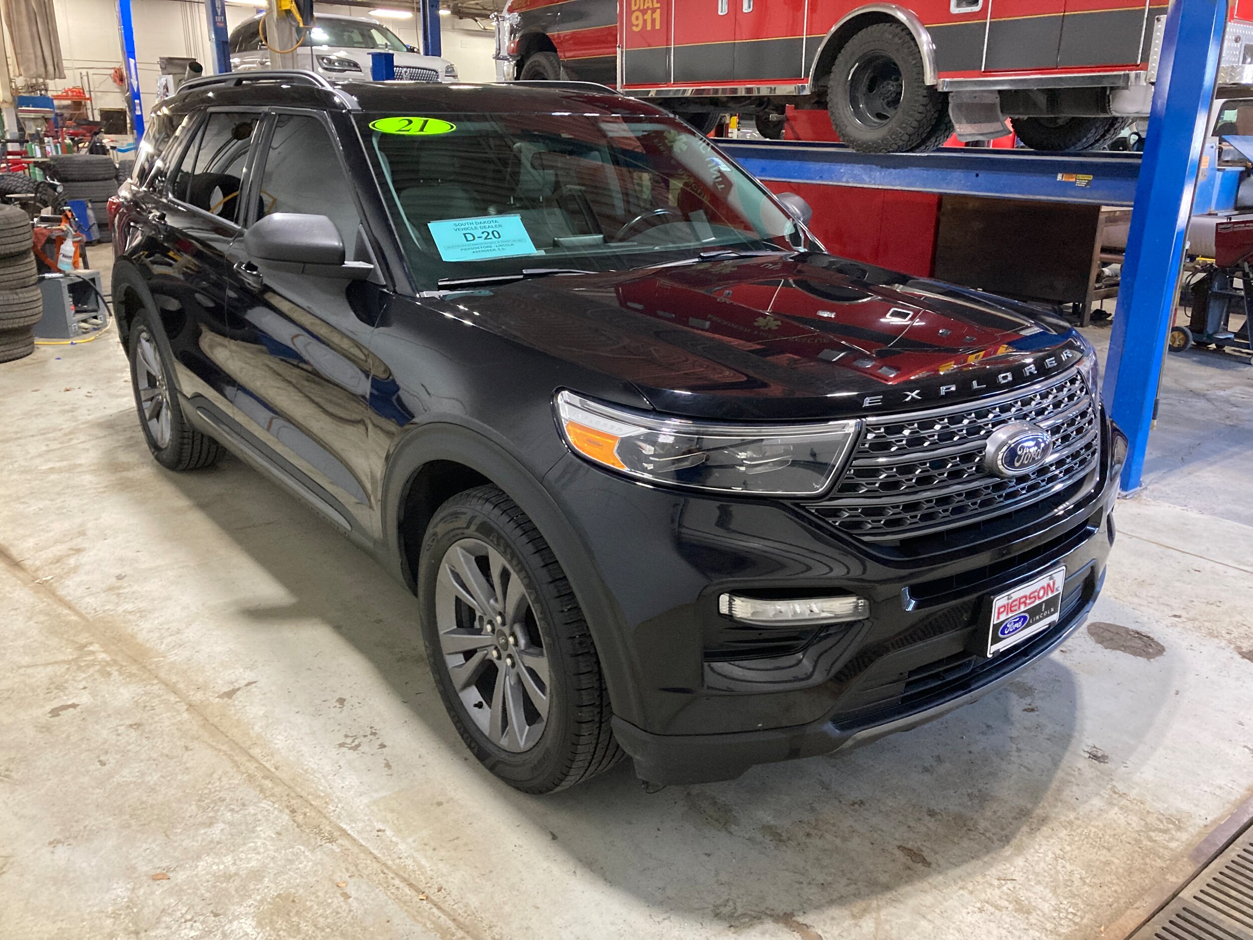 2021 Ford Explorer XLT photo 2