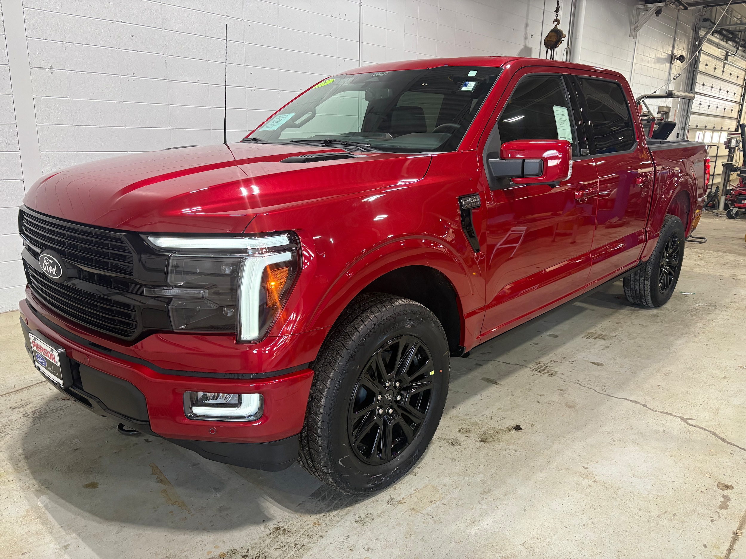 2025 Ford F-150 Platinum's photo