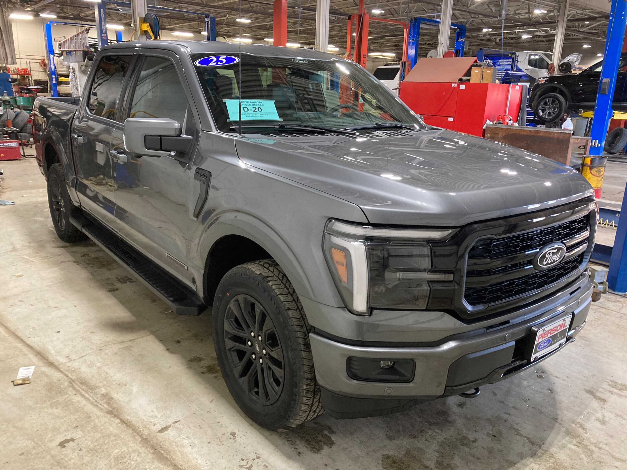 2025 Ford F-150 Lariat photo 3