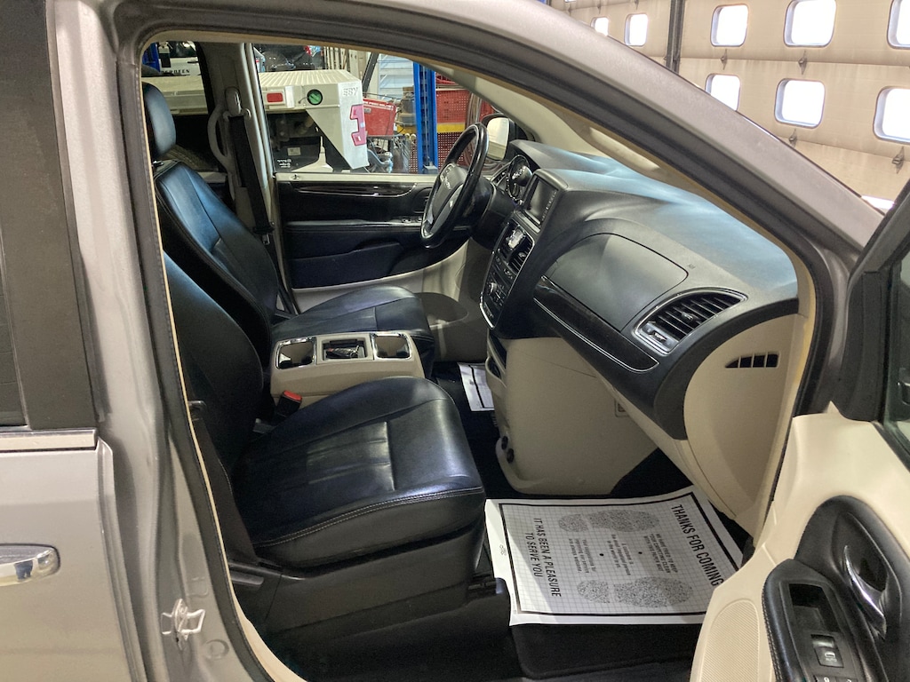 Used 2015 Chrysler Town & Country Touring Minivan/Van