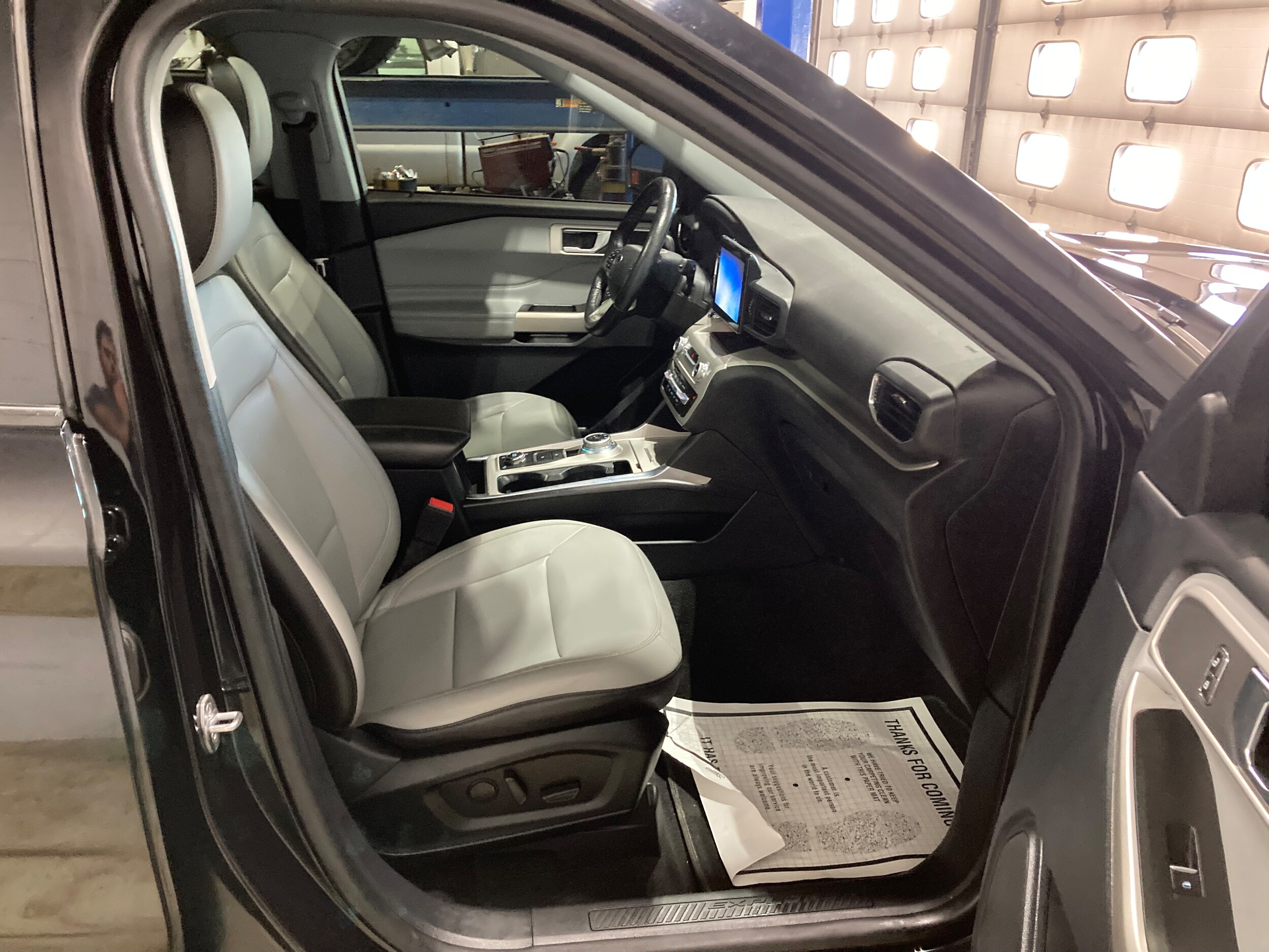 2021 Ford Explorer XLT photo 3