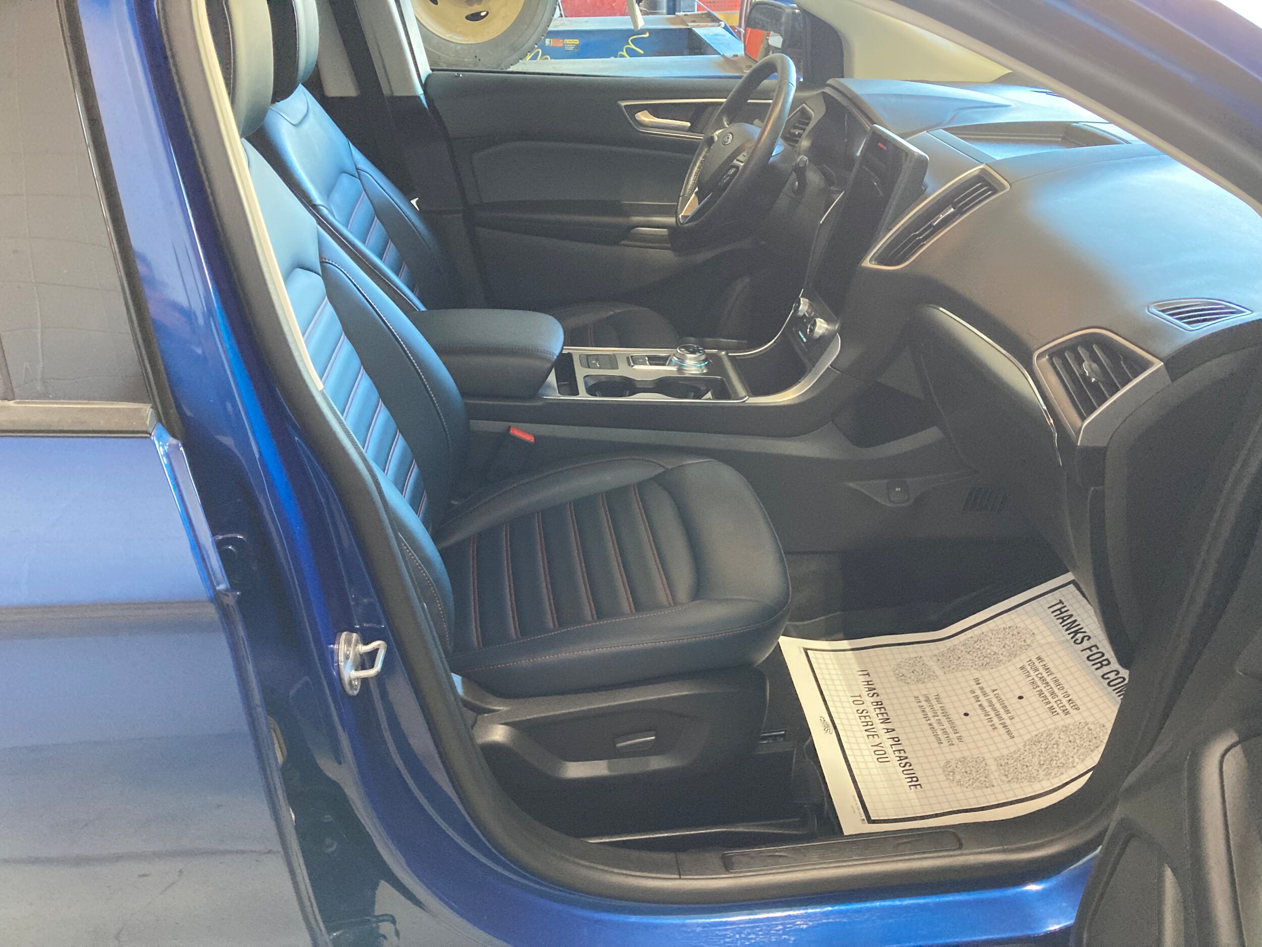 2023 Ford Edge SEL photo 4