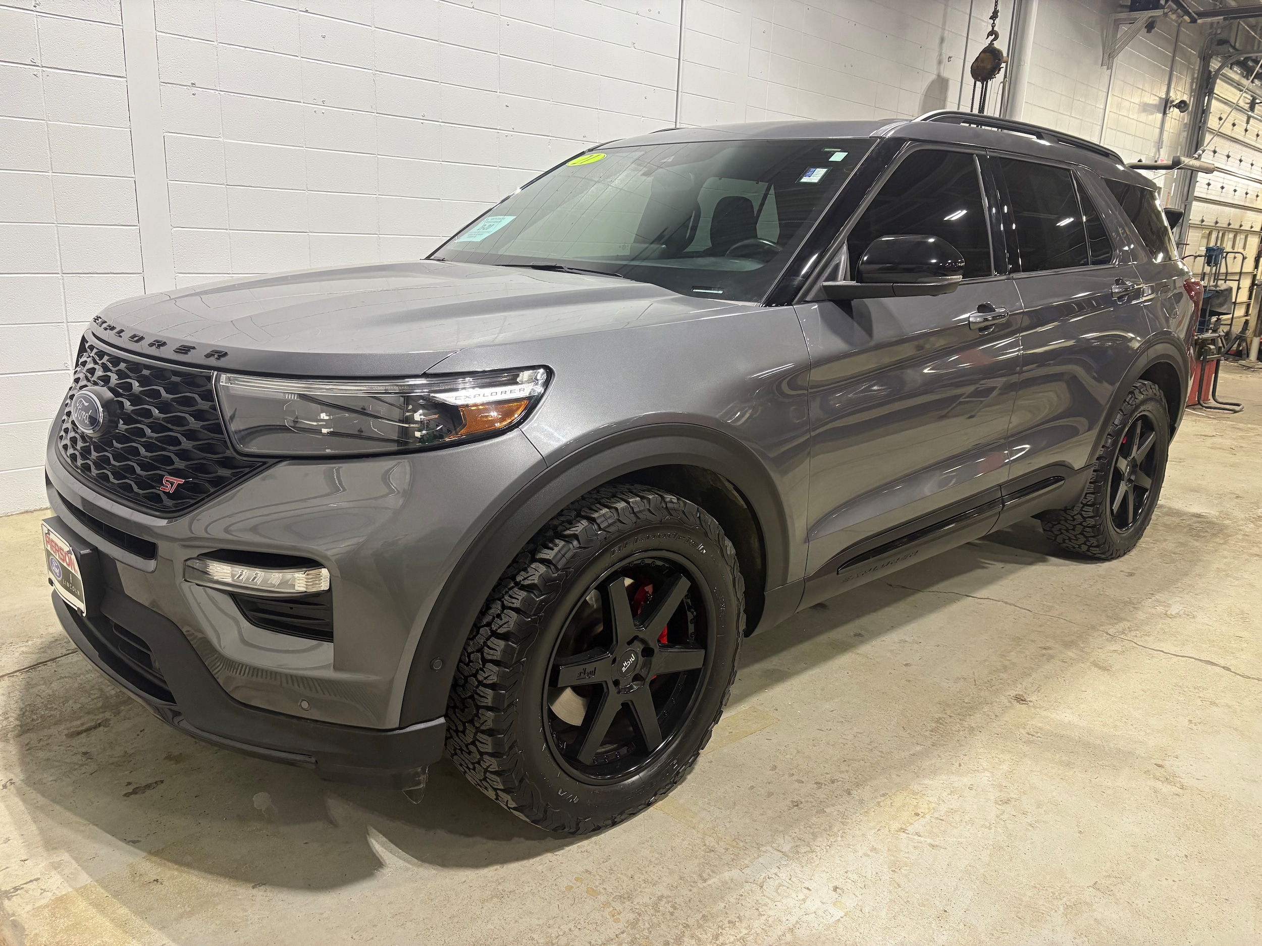 2021 Ford Explorer ST's photo