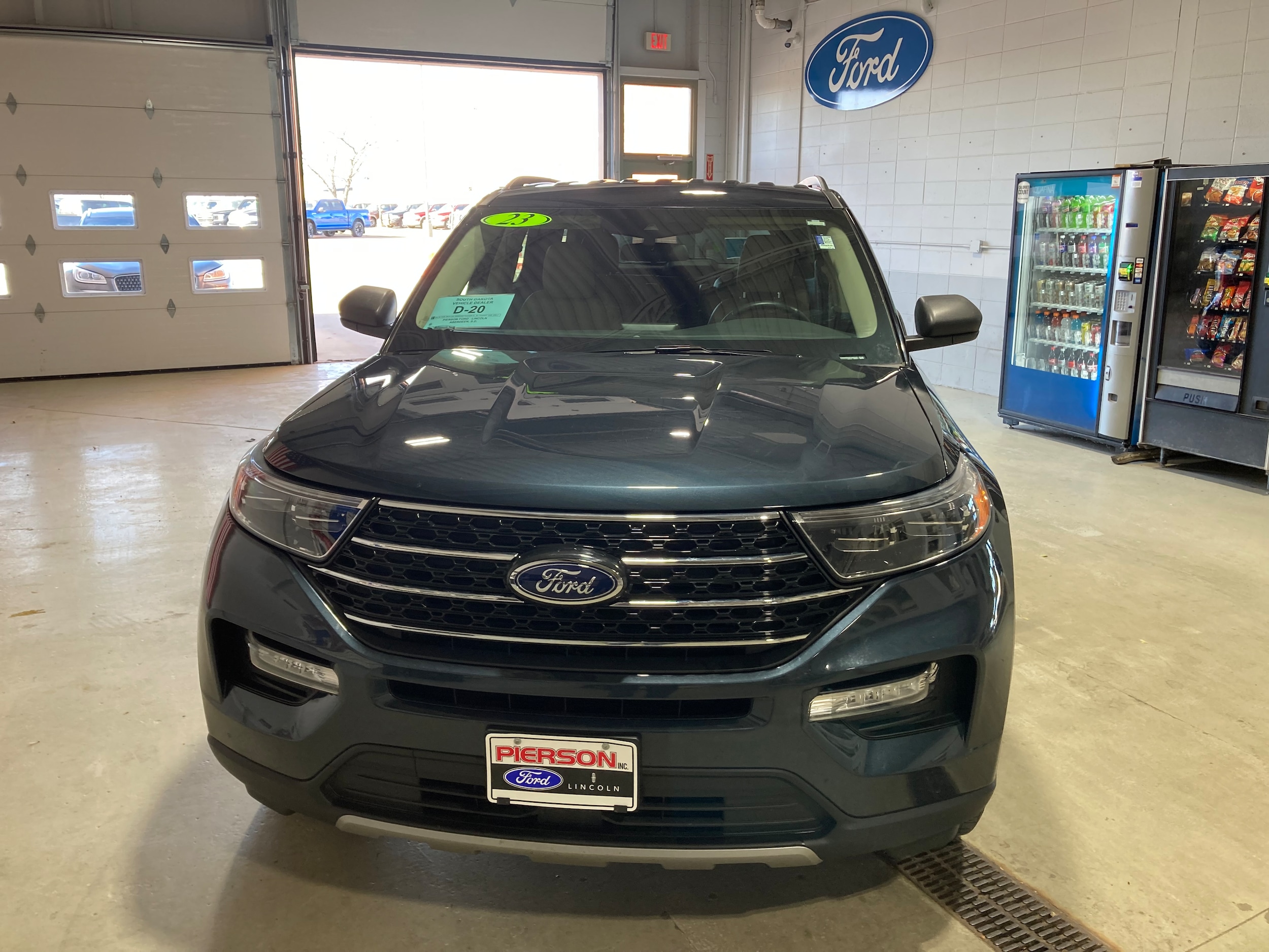 2023 Ford Explorer XLT photo 2