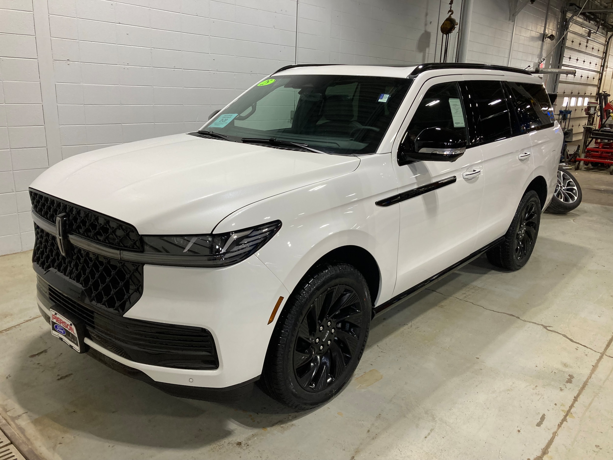 2025 Lincoln Navigator Reserve's photo