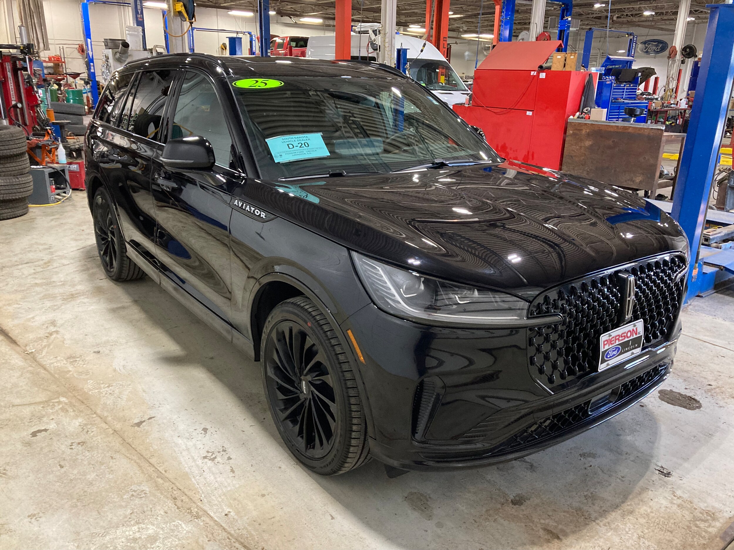 2025 Lincoln Aviator Reserve photo 2
